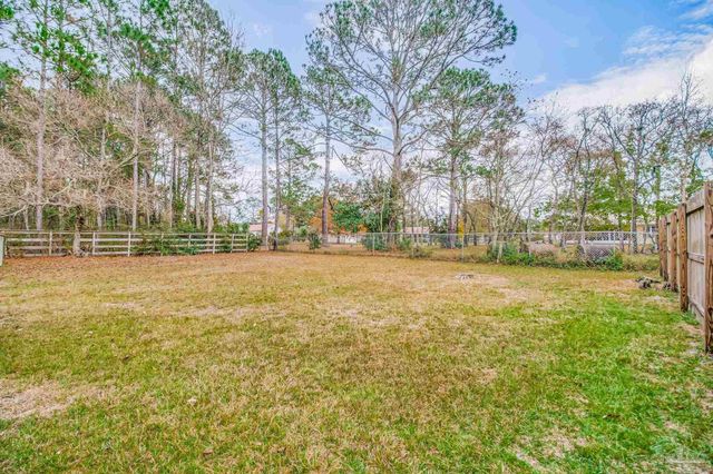 9115 Ridge Dr, Navarre, FL 32566