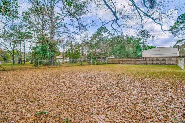 9115 Ridge Dr, Navarre, FL 32566