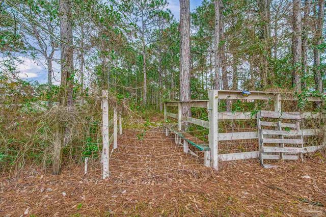 9115 Ridge Dr, Navarre, FL 32566