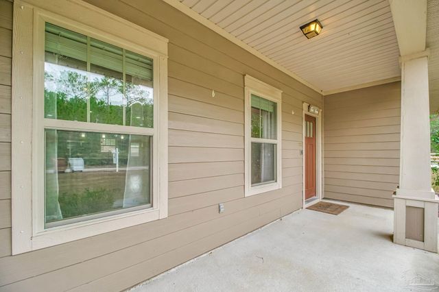 9115 Ridge Dr, Navarre, FL 32566