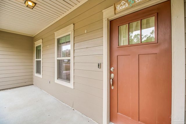 9115 Ridge Dr, Navarre, FL 32566