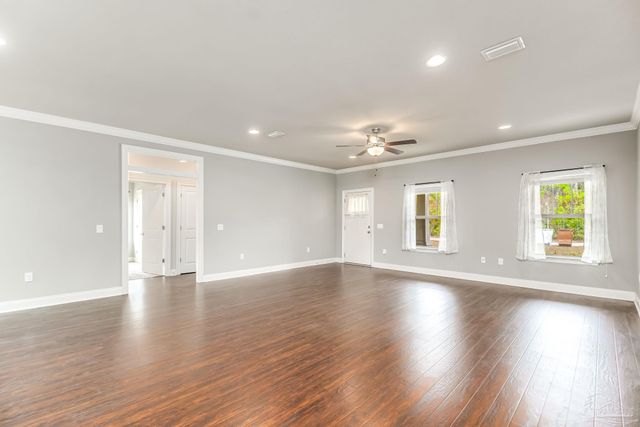 9115 Ridge Dr, Navarre, FL 32566