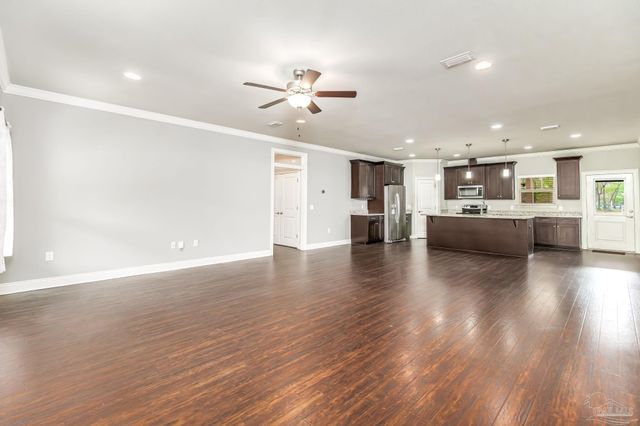 9115 Ridge Dr, Navarre, FL 32566