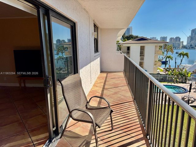 1900 Diana Dr 3C, Hallandale Beach, FL 33009