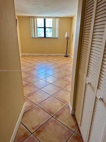 1900 Diana Dr 3C, Hallandale Beach, FL 33009