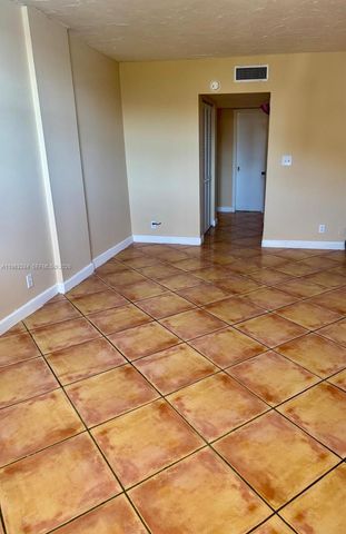 1900 Diana Dr 3C, Hallandale Beach, FL 33009