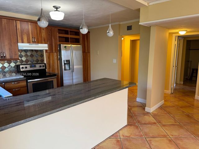 1900 Diana Dr 3C, Hallandale Beach, FL 33009