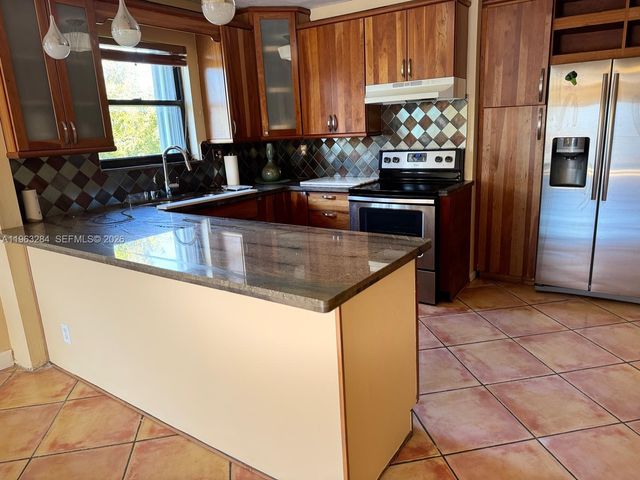 1900 Diana Dr 3C, Hallandale Beach, FL 33009