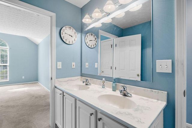 8626 Lazelle Commons Drive, Lewis Center, OH 43035