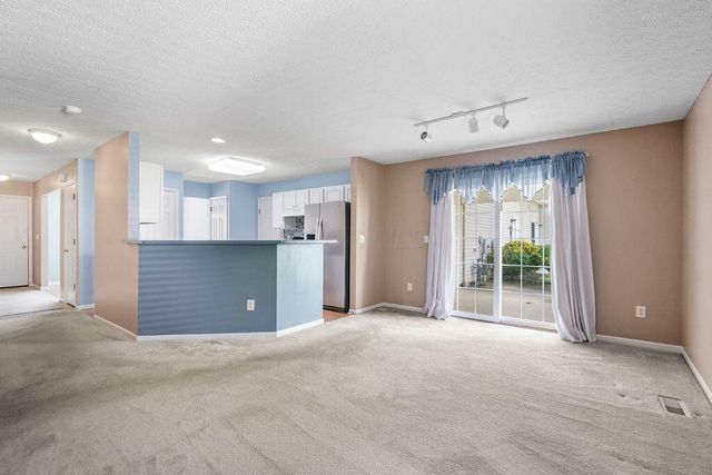 8626 Lazelle Commons Drive, Lewis Center, OH 43035