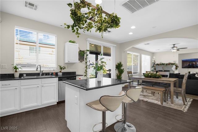 998 Lone Pine River Avenue, Henderson, NV 89002