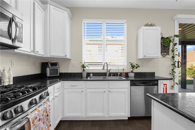 998 Lone Pine River Avenue, Henderson, NV 89002