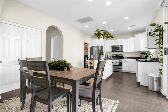 998 Lone Pine River Avenue, Henderson, NV 89002