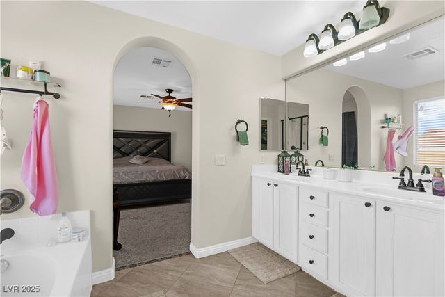 998 Lone Pine River Avenue, Henderson, NV 89002