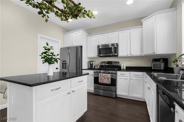 998 Lone Pine River Avenue, Henderson, NV 89002