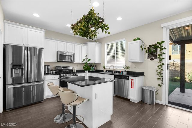 998 Lone Pine River Avenue, Henderson, NV 89002