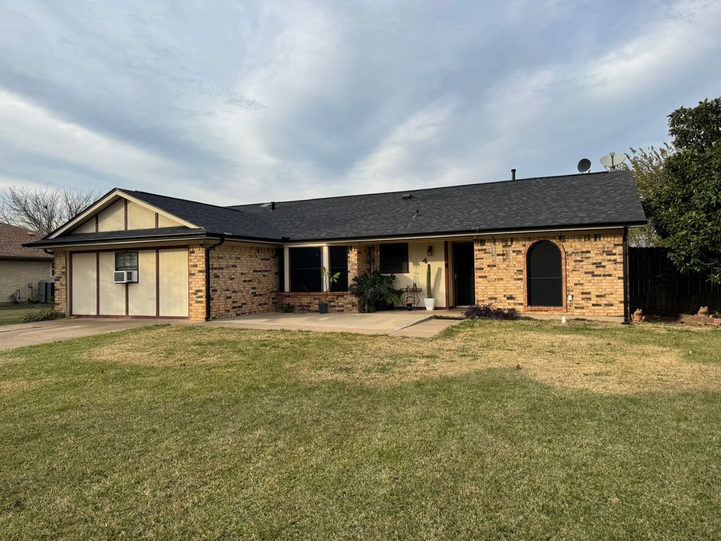 4 Finley Circle, Krum, TX 76249