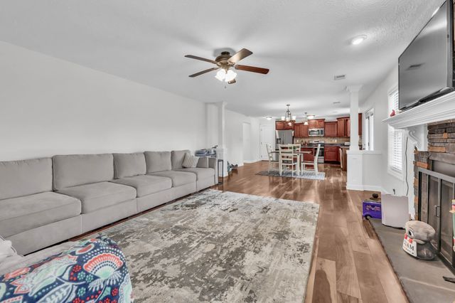 1167 Eagles Bluff Dr, Clarksville, TN 37040