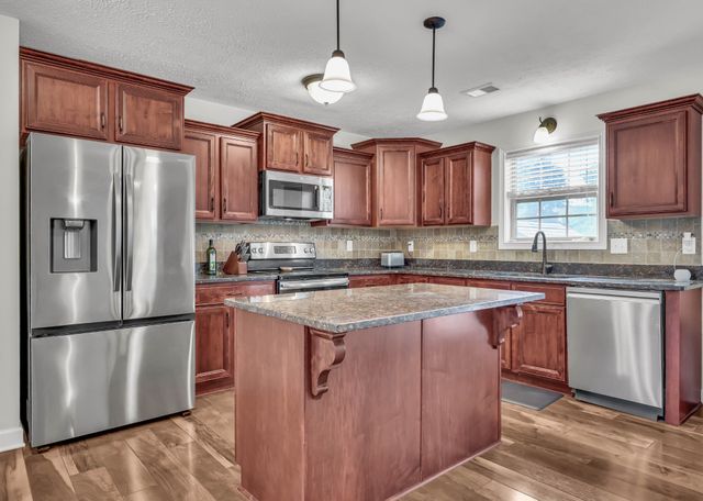 1167 Eagles Bluff Dr, Clarksville, TN 37040