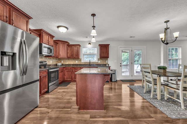 1167 Eagles Bluff Dr, Clarksville, TN 37040
