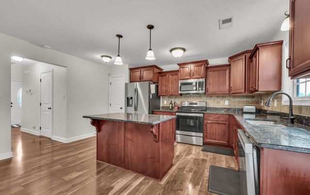 1167 Eagles Bluff Dr, Clarksville, TN 37040