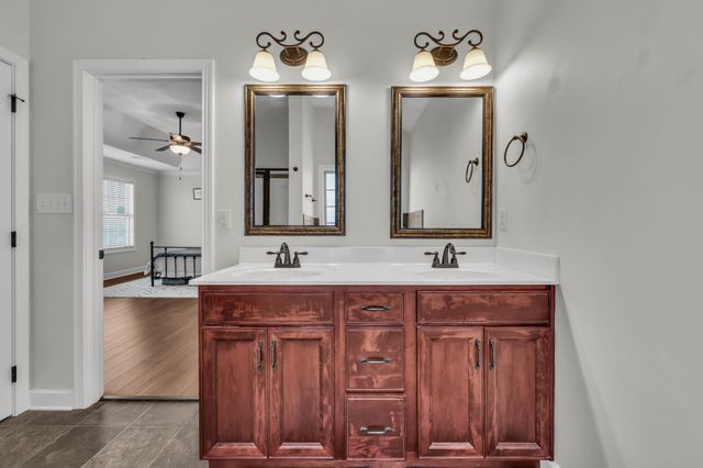 1167 Eagles Bluff Dr, Clarksville, TN 37040
