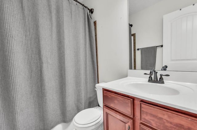 1167 Eagles Bluff Dr, Clarksville, TN 37040