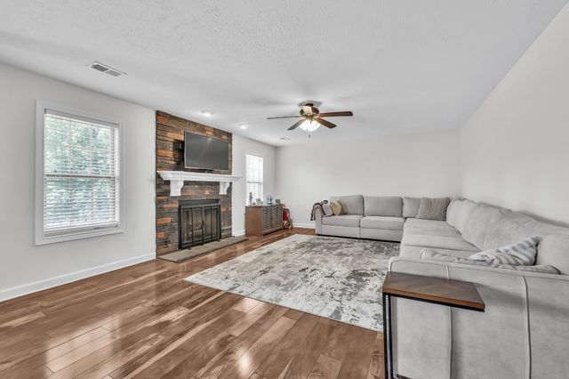 1167 Eagles Bluff Dr, Clarksville, TN 37040