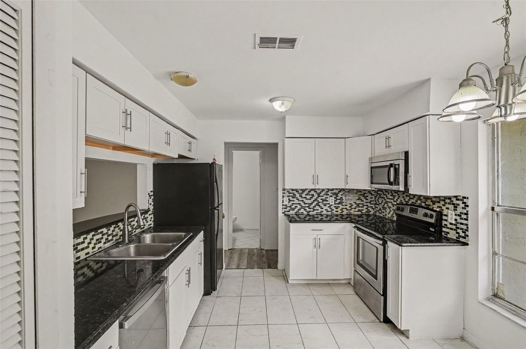 Image 2 of property listing at 7774 BARBERRY DRIVE, Orlando, FL 32835