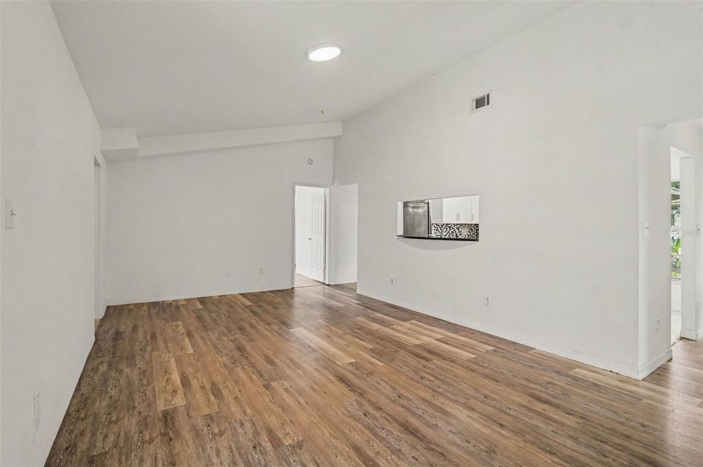 Image 4 of property listing at 7774 BARBERRY DRIVE, Orlando, FL 32835