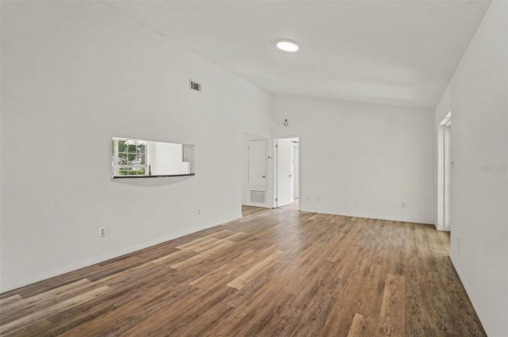 Image 5 of property listing at 7774 BARBERRY DRIVE, Orlando, FL 32835
