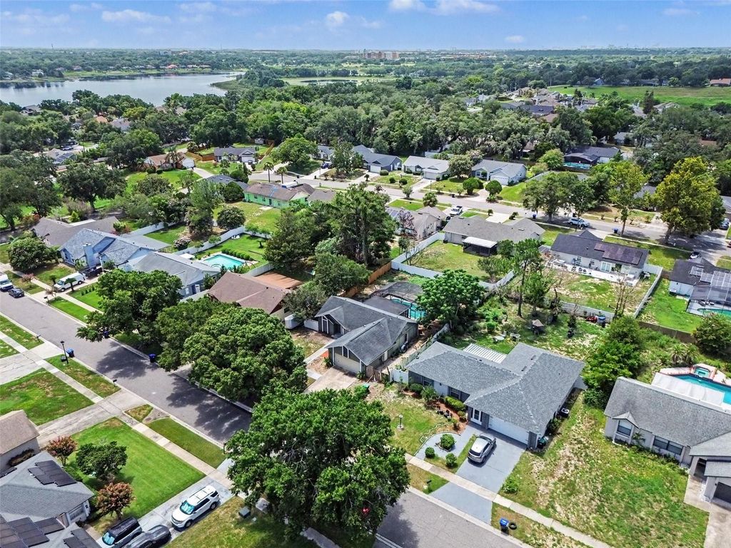 Image 10 of property listing at 7774 BARBERRY DRIVE, Orlando, FL 32835