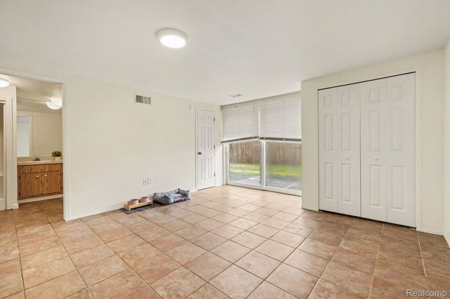 2863 Trailwood Drive, Rochester Hills, MI 48309