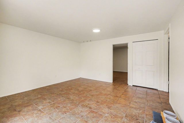 2863 Trailwood Drive, Rochester Hills, MI 48309