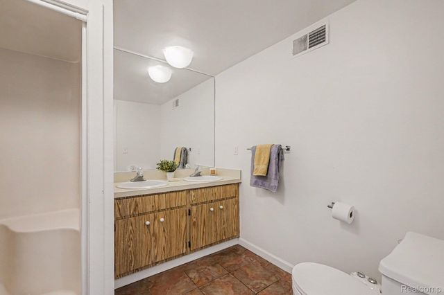 2863 Trailwood Drive, Rochester Hills, MI 48309