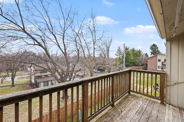 2863 Trailwood Drive, Rochester Hills, MI 48309