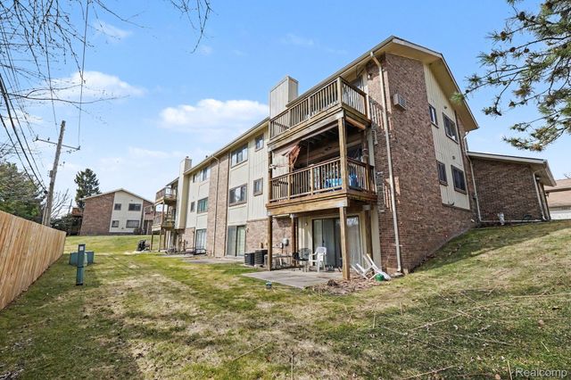 2863 Trailwood Drive, Rochester Hills, MI 48309