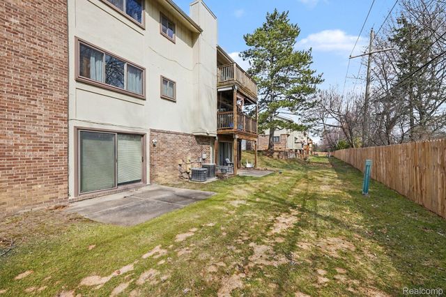 2863 Trailwood Drive, Rochester Hills, MI 48309