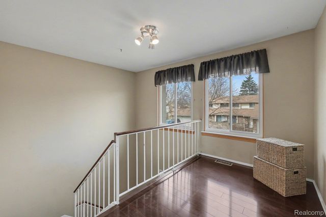 2863 Trailwood Drive, Rochester Hills, MI 48309