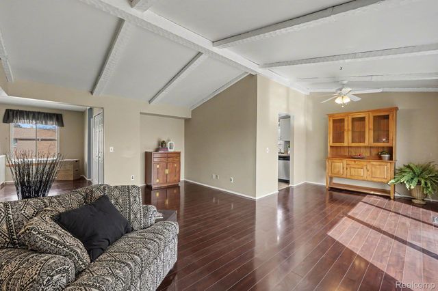 2863 Trailwood Drive, Rochester Hills, MI 48309