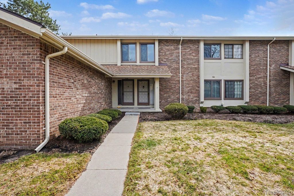 2863 Trailwood Drive, Rochester Hills, MI 48309