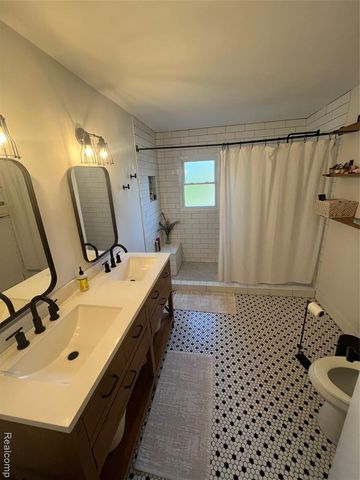 38016 Bloomfield Drive, Livonia, MI 48154