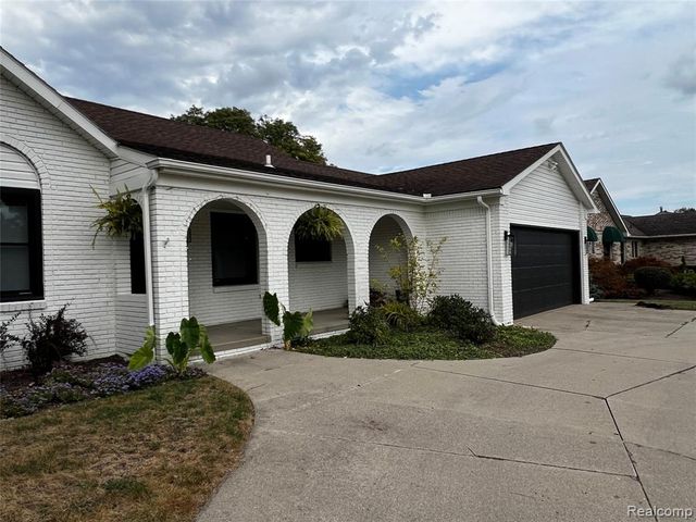 38016 Bloomfield Drive, Livonia, MI 48154