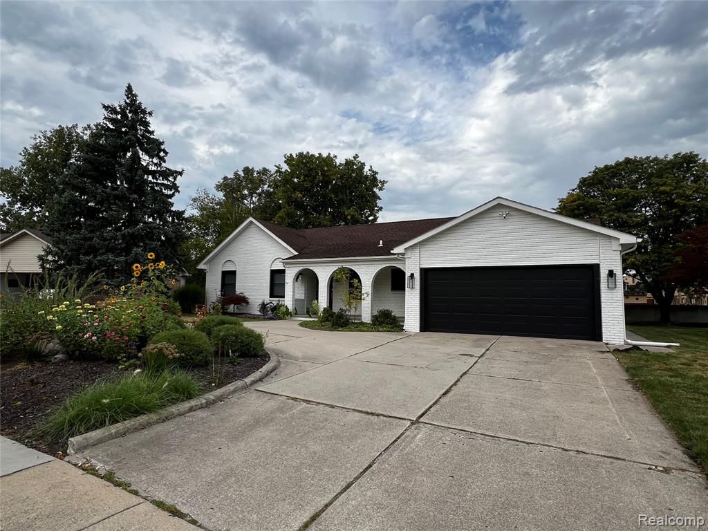 38016 Bloomfield Drive, Livonia, MI 48154