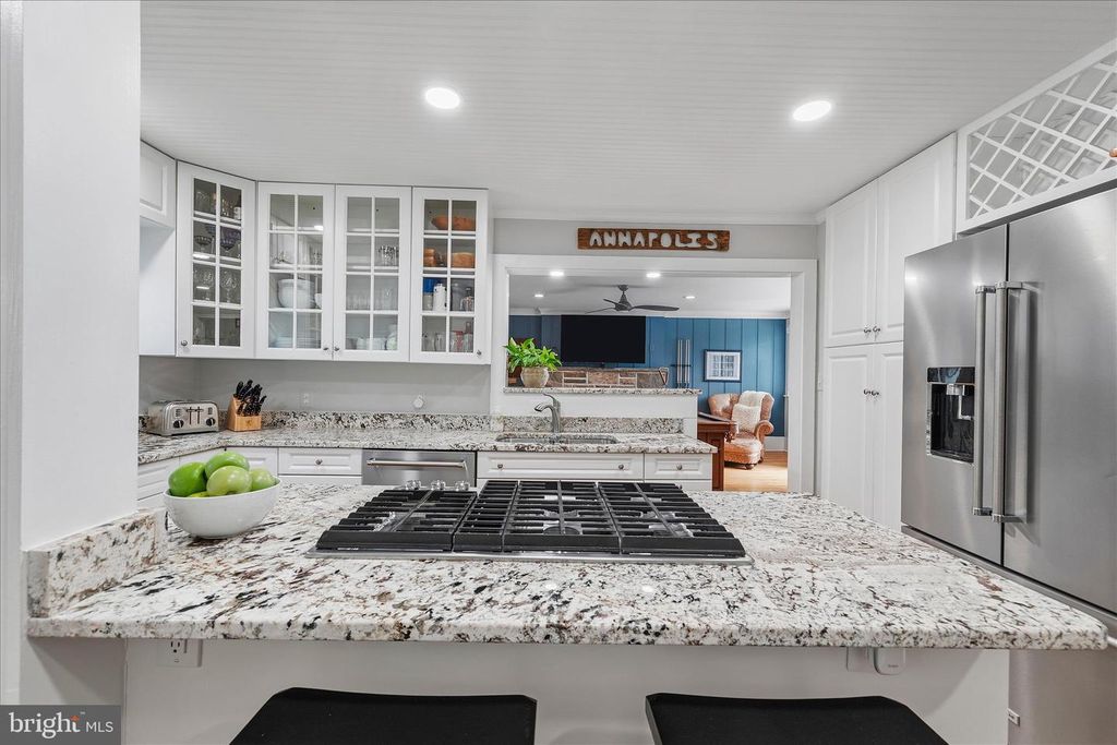 Image 10 of property listing at 4 CHASE RD, Annapolis, MD 21409