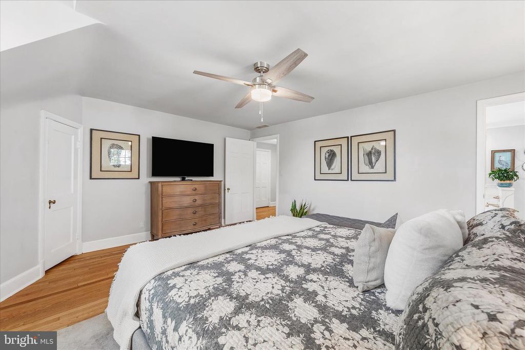 Image 16 of property listing at 4 CHASE RD, Annapolis, MD 21409