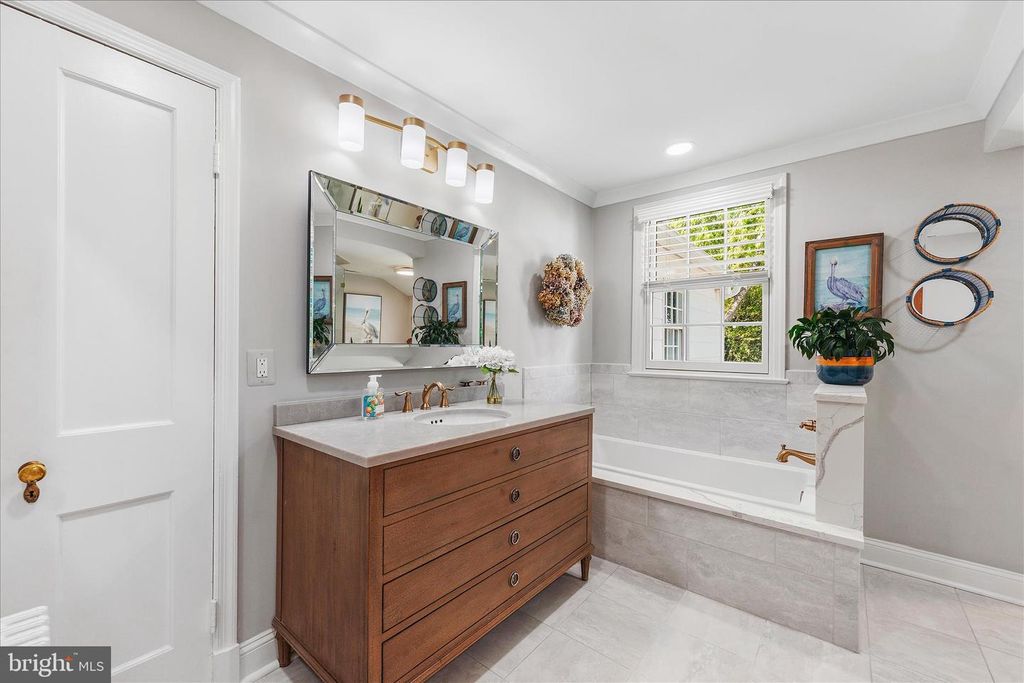 Image 17 of property listing at 4 CHASE RD, Annapolis, MD 21409