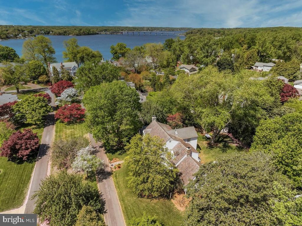Image 2 of property listing at 4 CHASE RD, Annapolis, MD 21409