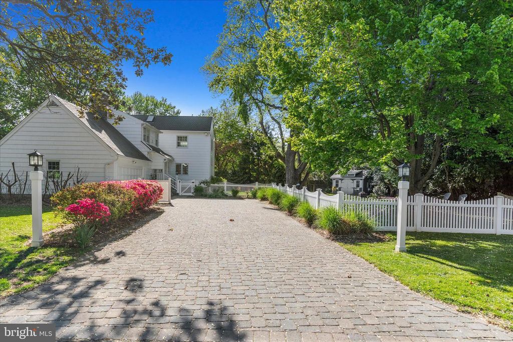 Image 34 of property listing at 4 CHASE RD, Annapolis, MD 21409