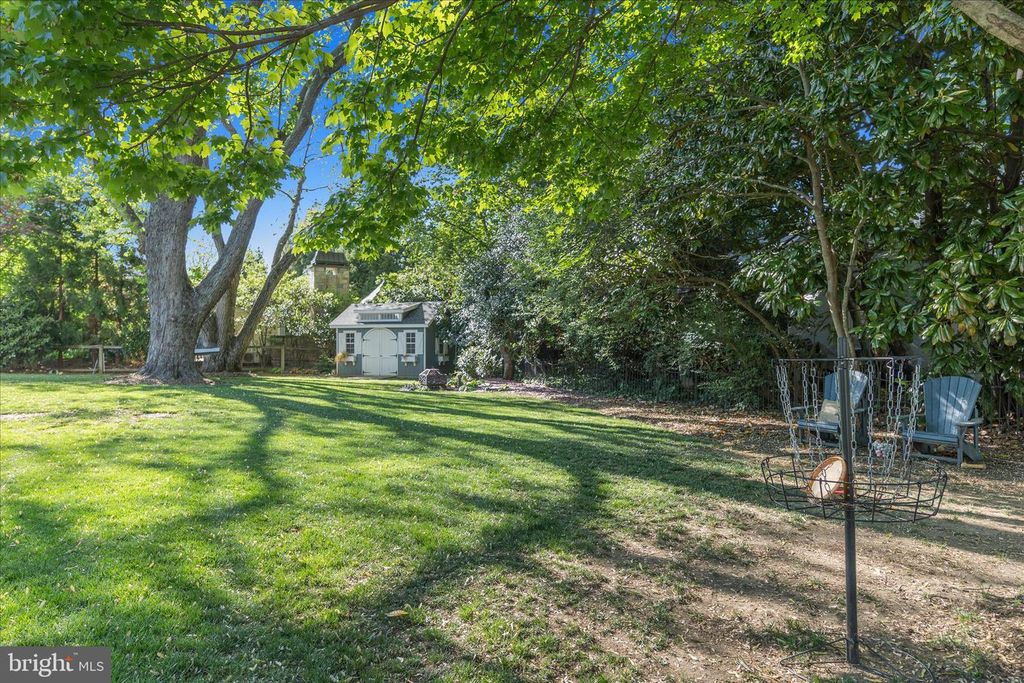 Image 41 of property listing at 4 CHASE RD, Annapolis, MD 21409